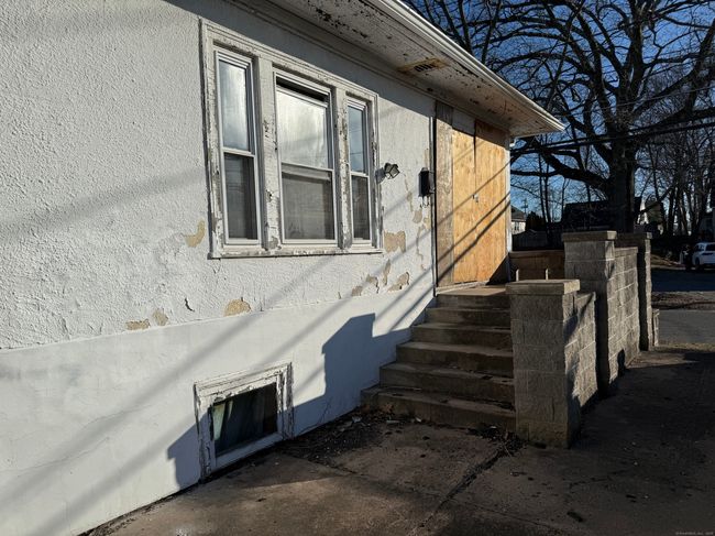 1 Knox St, House other with 3 bedrooms, 1 bathrooms and 6 parking in Enfield CT | Image 5