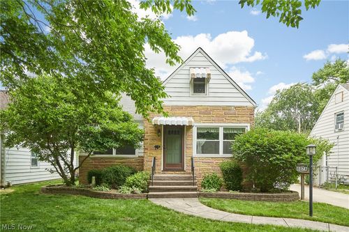 6876 Greenleaf Ave, Parma Heights, OH, 44130-3711 | Card Image