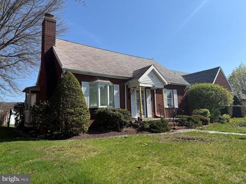 8 Meadow Ave, TAMAQUA, PA, 18252-4311 | Card Image