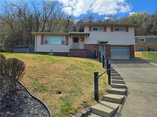 649 Ivy Ln, Martins Ferry, OH, 43935-2203 | Card Image