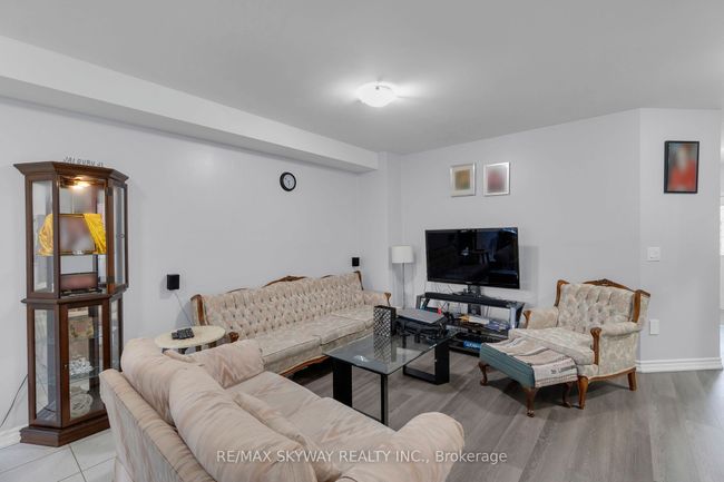 19 Rednor Dr, House attached with 4 bedrooms, 4 bathrooms and 4 parking in Brampton ON | Image 11