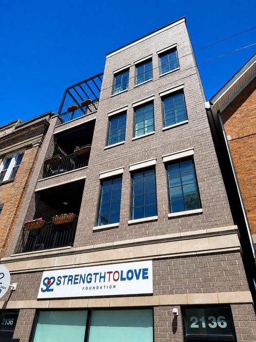 3-2136 W Belmont Ave, Chicago, IL, 60618-6435 | Card Image