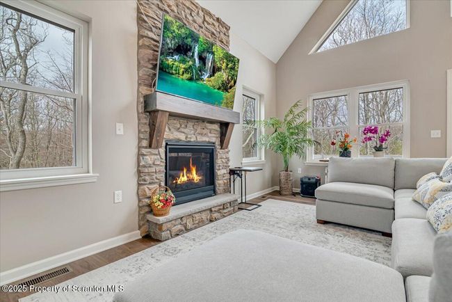 Living Room | Image 10