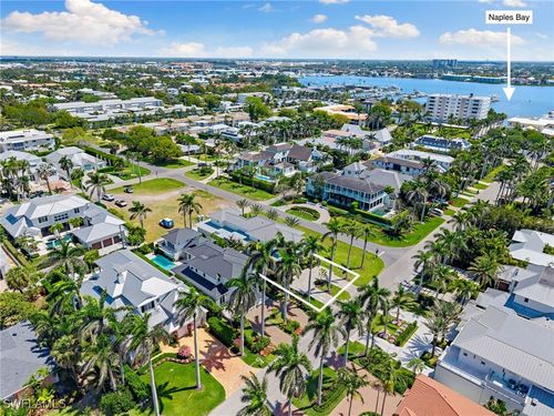 581 14th Ave S, NAPLES, FL, 34102-7113 | Card Image