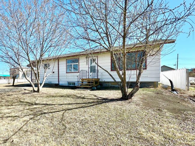 4907/4909 48 Street, Home with 2 bedrooms, 2 bathrooms and 6 parking in Valleyview AB | Image 3