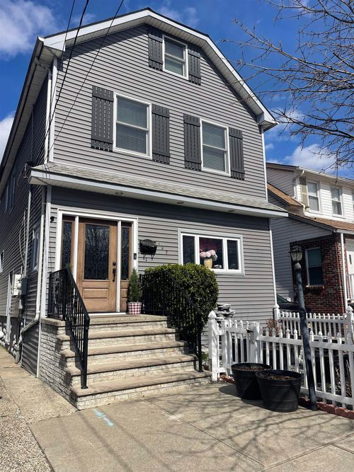 127 West 55th St, Bayonne, NJ, 07002-4914 | Card Image