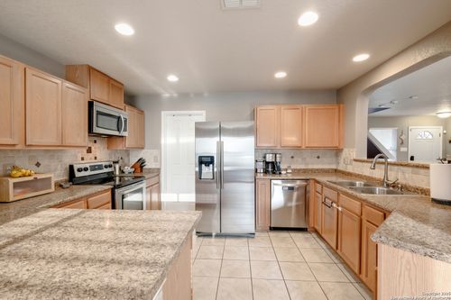 3331 Edison Crst, San Antonio, TX, 78245-2913 | Card Image