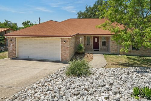 220 Loma Vista Dr, Kerrville, TX, 78028-6113 | Card Image