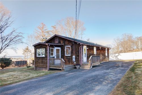35 Corys Ct, Portsmouth, RI, 02871-1909 | Card Image