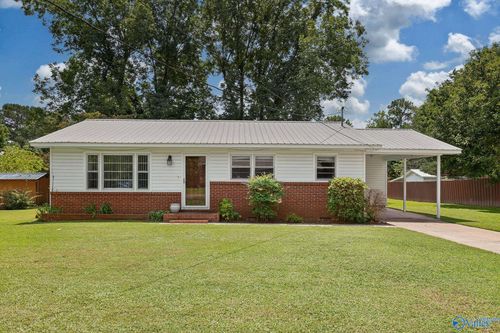 611 Fairmont St, Albertville, AL, 35950-2813 | Card Image