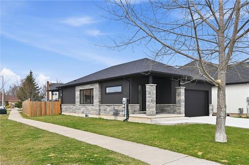 4 Harvard Crt, Welland, ON, L3B6E7 | Card Image