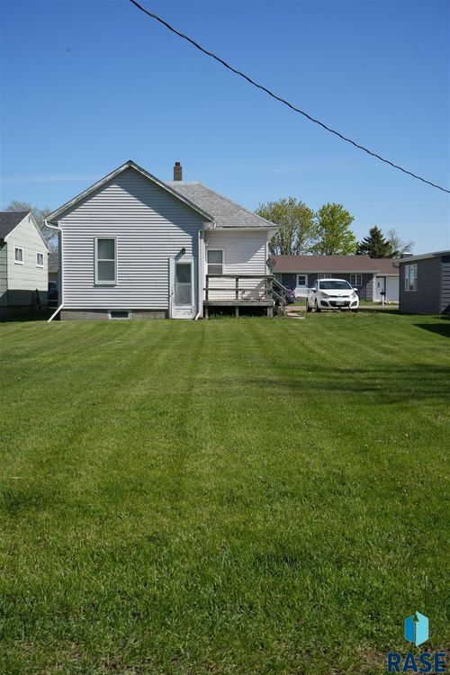 608 E Maple St Street, Parkston, SD, 57366 | Card Image