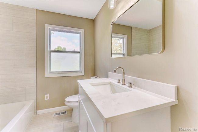 2365 Middlebelt Rd, House other with 4 bedrooms, 2 bathrooms and null parking in West Bloomfield MI | Image 36