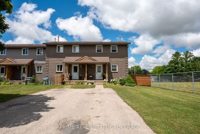 146 Simcoe St, Home with 3 bedrooms, 2 bathrooms and 3 parking in Exeter ON | Image 2