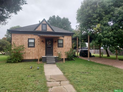 652 W 5th St, York, NE, 68467-2805 | Card Image