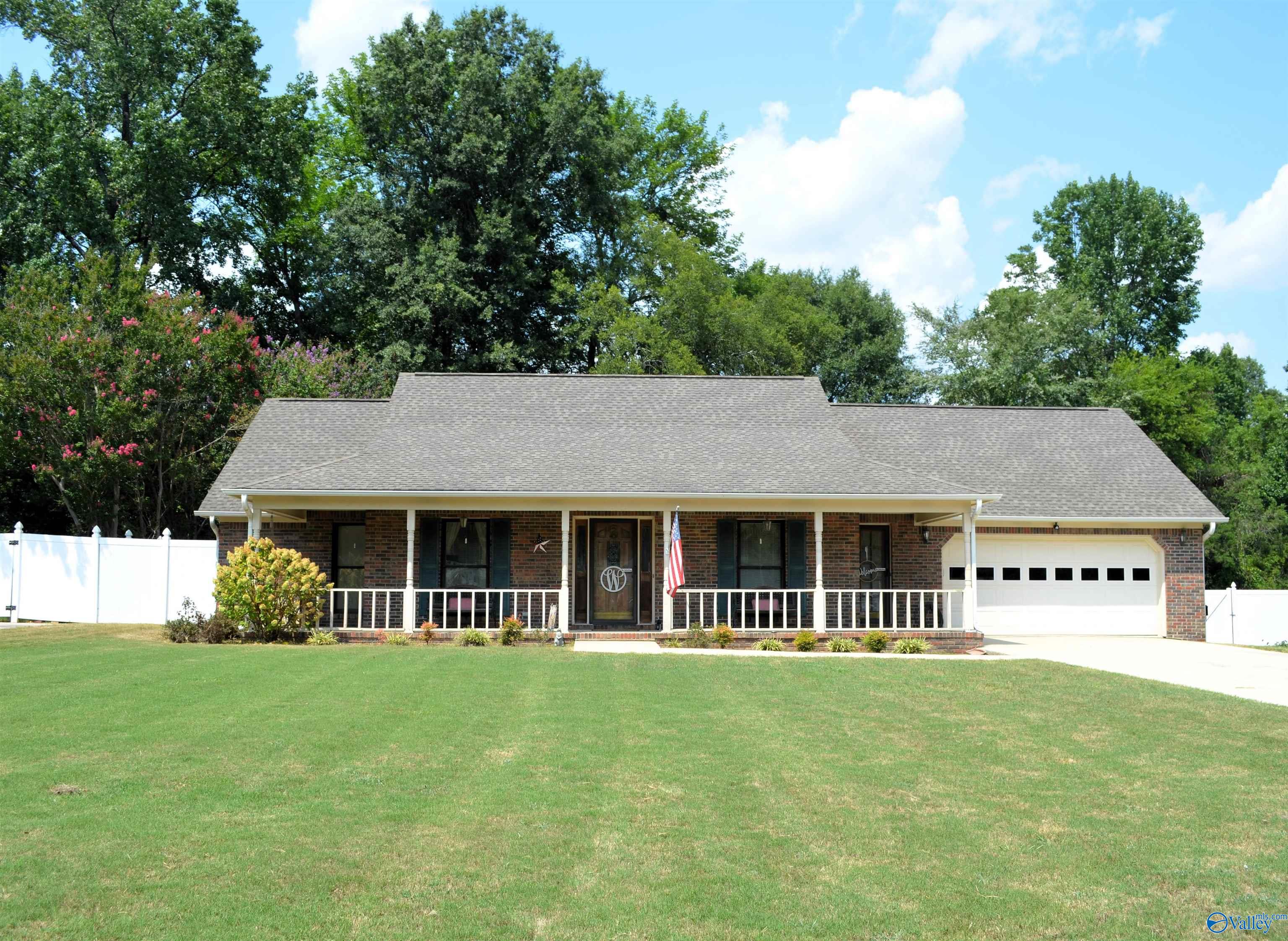 Longfellow Dr, Decatur, AL 35603