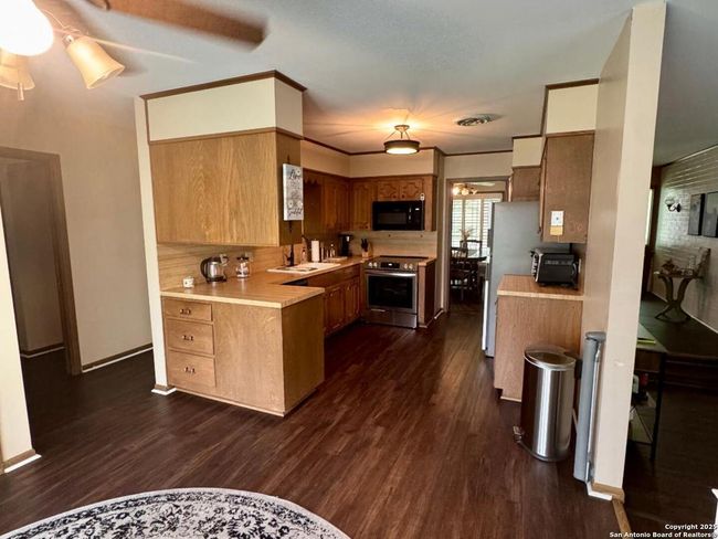 204 Hampshire St, House other with 3 bedrooms, 2 bathrooms and null parking in Victoria TX | Image 15