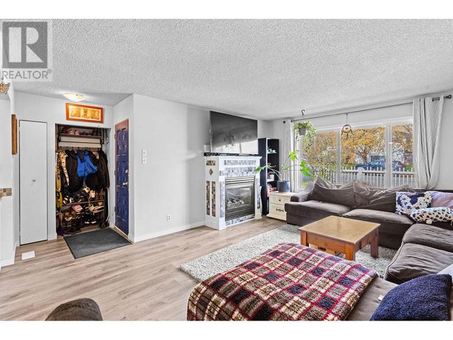 2431 Bering Rd, Home with 2 bedrooms, 1 bathrooms and 5 parking in West Kelowna BC | Image 5