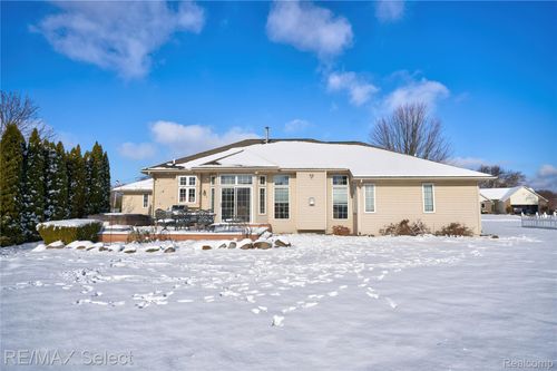 7065 Crosswinds Dr, Swartz Creek, MI, 48473-9778 | Card Image