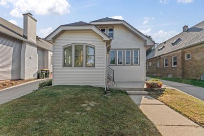 2118 N 61st Street, House other with 3 bedrooms, 2 bathrooms and null parking in WAUWATOSA WI | Image 2