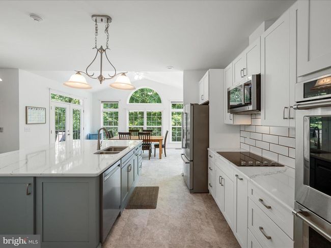 48 Patapsco Cir, House other with 5 bedrooms, 4 bathrooms and null parking in FALLING WATERS WV | Image 4