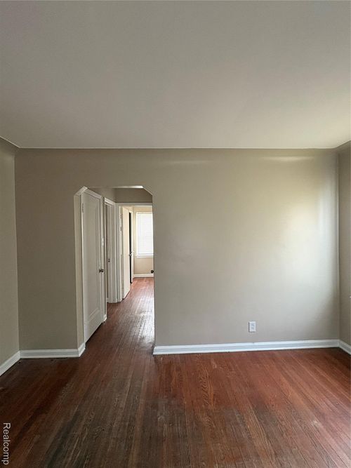 21242 Beechwood Ave, Eastpointe, MI, 48021-2814 | Card Image