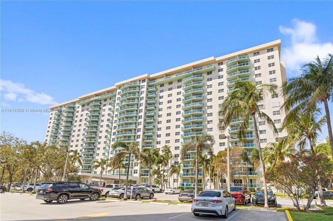 7 - 19390 Collins Ave, Condo with 2 bedrooms, 2 bathrooms and null parking in Sunny Isles Beach FL | Image 26