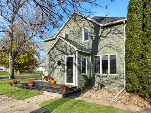 440 1st St N, Lake Wilson, MN, 56151-4000 | Card Image