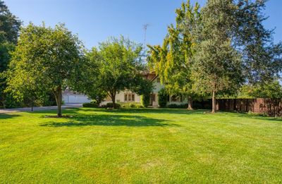 Front Yard | Image 1