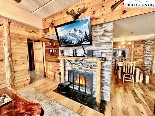 2511-303 Sugar Top Dr, Sugar Mountain, NC, 28604-8741 | Card Image