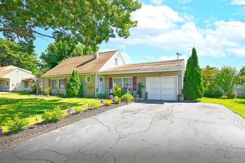 29 Torrey Pine Ln, Medford, NY, 11763-4212 | Card Image
