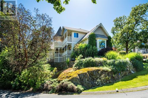 6797 Greig Crt, Brentwood Bay, BC, V8M2G4 | Card Image