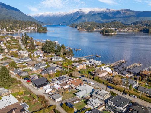 351 Beachview Dr, North Vancouver, BC, V7G1P5 | Card Image