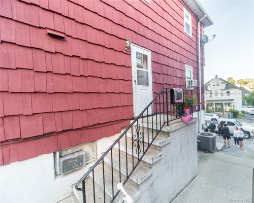 130 Spring St, Port Chester, NY, 10573-4809 | Card Image