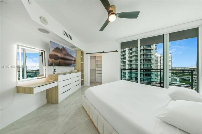 APT-2314 - 350 S Miami Ave, Condo with 2 bedrooms, 2 bathrooms and null parking in Miami FL | Image 8