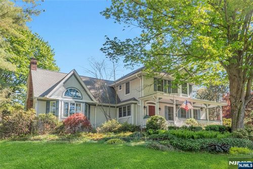 11 Lower Cross Road, Saddle River, NJ, 07458 | Card Image
