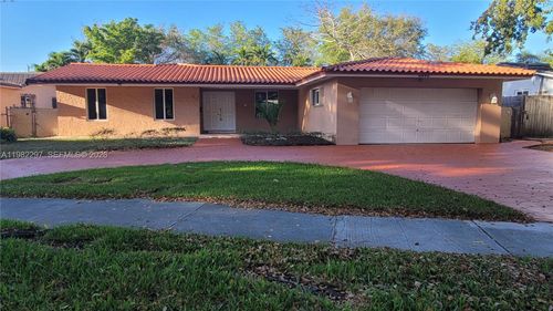 na-6895 Loch Ness Dr, Miami Lakes, FL, 33014-6070 | Card Image