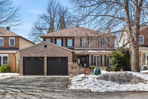 8 Huntsman Cres, Kanata, ON, K2M1J2 | Card Image