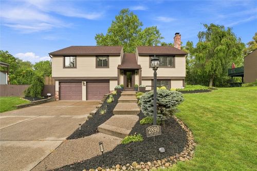 2890 Amy Dr, South Park, PA, 15129-8955 | Card Image