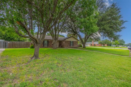 1311 Glenhaven Dr, Cleburne, TX, 76033-6627 | Card Image