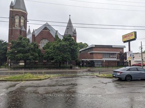 upper-482 Dundas St, London, ON, N6B1W6 | Card Image