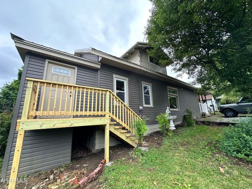 200 Caroline Ave, Altoona, PA, 16602-4902 | Card Image