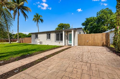 1300 N 70th Ter, Hollywood, FL, 33024-5433 | Card Image