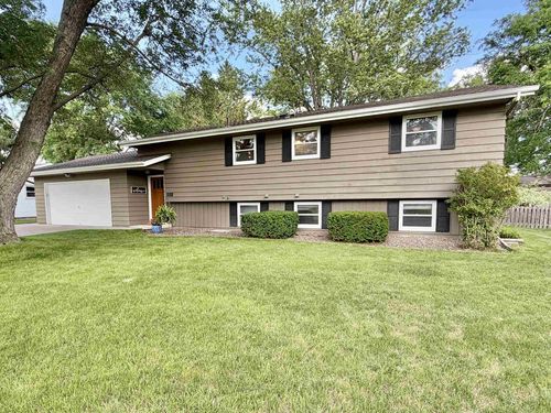744 Sussex Dr, Janesville, WI, 53546-1816 | Card Image