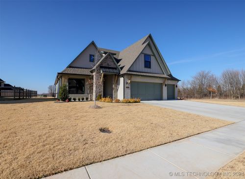 7210 N Hawthorne Lane, Owasso, OK, 74055 | Card Image