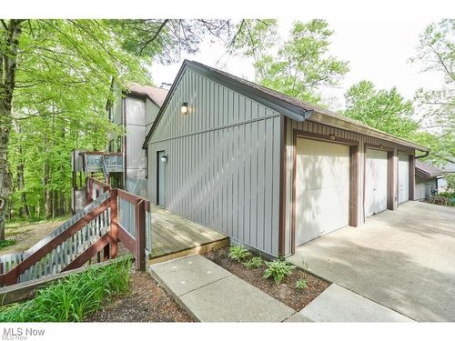 2130 Pinebrook Trl, Cuyahoga Falls, OH, 44223-2537 | Card Image