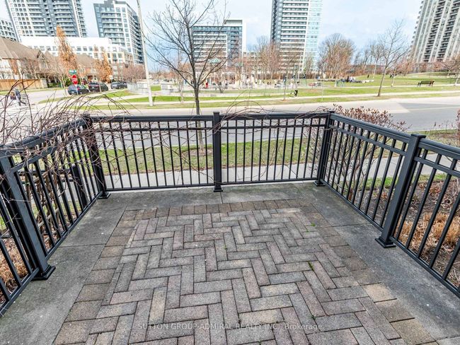 106 Disera Dr, Condo with 3 bedrooms, 3 bathrooms and 2 parking in Vaughan ON | Image 35