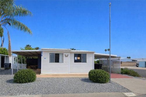 670 Santa Clara Cir, Hemet, CA, 92543-6998 | Card Image