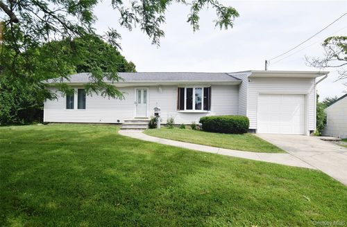 27 Naples Ave, Central Islip, NY, 11722-2432 | Card Image