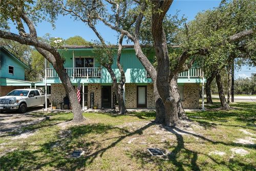501 Traylor Blvd, Rockport, TX, 78382-3632 | Card Image
